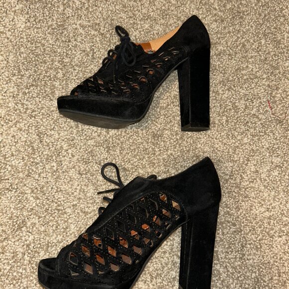 Heels - Picture 2 of 4